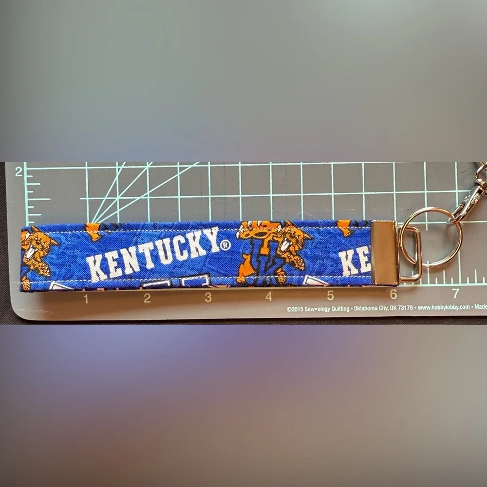 Kentucky Wildcats Blue Wristlet and Keychain Set - Picture 3 of 4